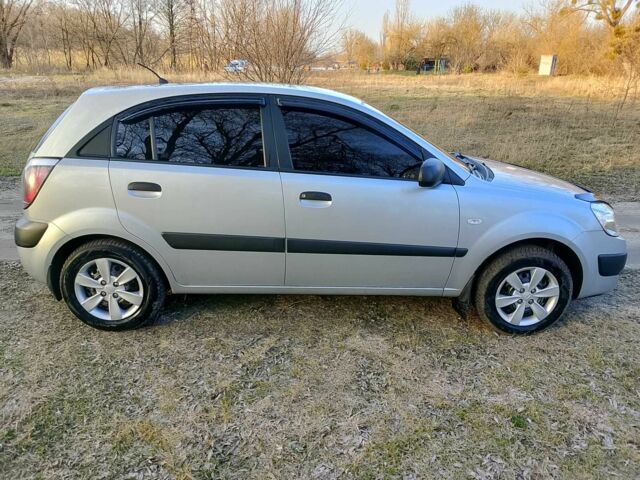 Сірий Кіа Ріо, об'ємом двигуна 1.4 л та пробігом 227 тис. км за 4000 $, фото 6 на Automoto.ua