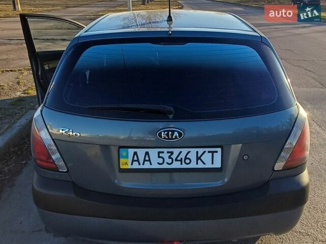 Серый Киа Рио, объемом двигателя 1.4 л и пробегом 357 тыс. км за 3800 $, фото 1 на Automoto.ua
