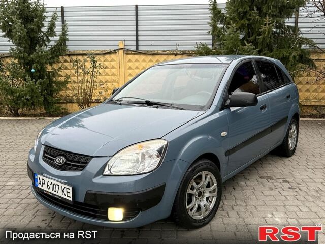 Серый Киа Рио, объемом двигателя 1.4 л и пробегом 17800 тыс. км за 3300 $, фото 1 на Automoto.ua