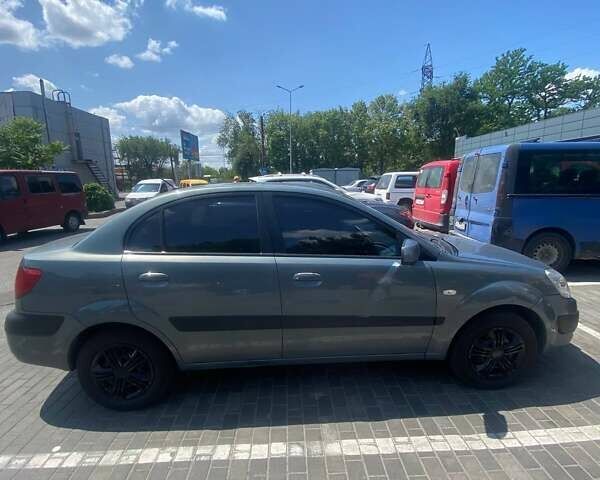 Серый Киа Рио, объемом двигателя 1.49 л и пробегом 163 тыс. км за 4000 $, фото 2 на Automoto.ua