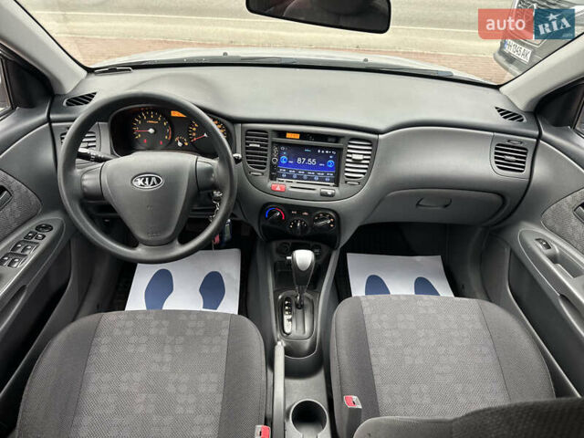 Сірий Кіа Ріо, об'ємом двигуна 1.4 л та пробігом 98 тис. км за 5990 $, фото 13 на Automoto.ua