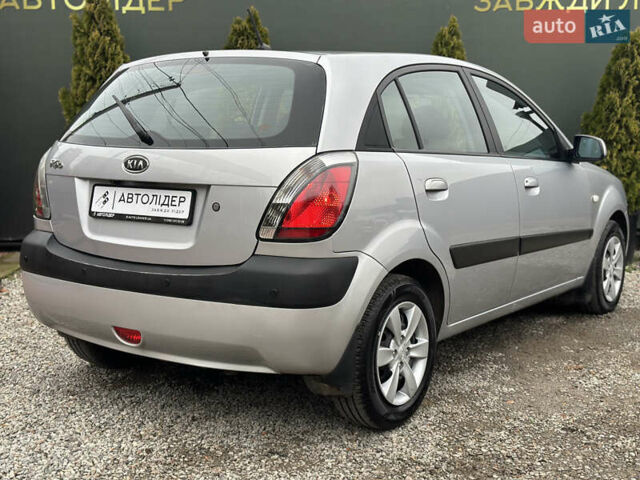 Сірий Кіа Ріо, об'ємом двигуна 1.4 л та пробігом 98 тис. км за 5990 $, фото 6 на Automoto.ua