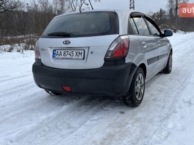 Серый Киа Рио, объемом двигателя 1.4 л и пробегом 271 тыс. км за 4500 $, фото 2 на Automoto.ua