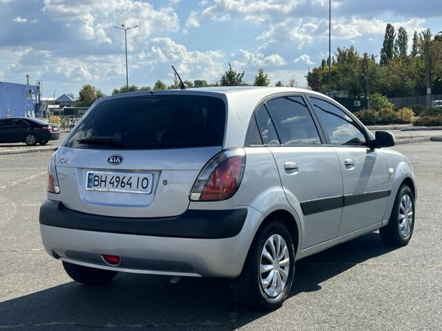 Серый Киа Рио, объемом двигателя 1.4 л и пробегом 231 тыс. км за 6000 $, фото 4 на Automoto.ua