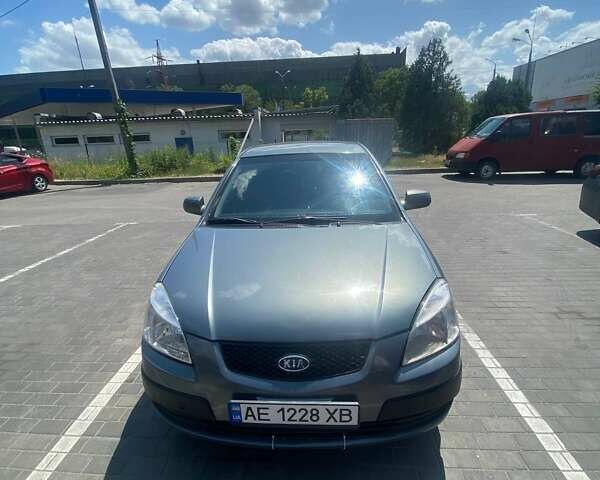 Серый Киа Рио, объемом двигателя 1.49 л и пробегом 163 тыс. км за 4000 $, фото 1 на Automoto.ua