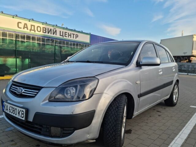 Серый Киа Рио, объемом двигателя 1.4 л и пробегом 200 тыс. км за 4200 $, фото 1 на Automoto.ua