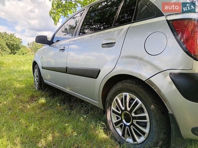 Серый Киа Рио, объемом двигателя 1.4 л и пробегом 220 тыс. км за 3699 $, фото 2 на Automoto.ua