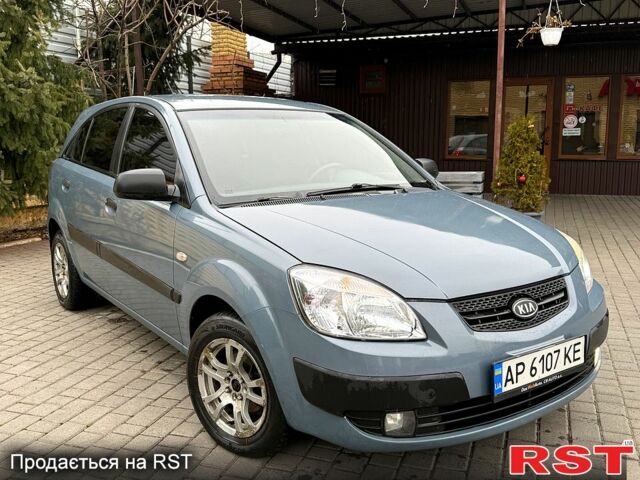 Серый Киа Рио, объемом двигателя 1.4 л и пробегом 17800 тыс. км за 3300 $, фото 5 на Automoto.ua