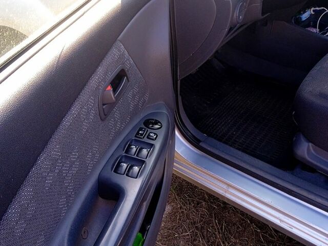 Серый Киа Рио, объемом двигателя 1.4 л и пробегом 135 тыс. км за 5300 $, фото 7 на Automoto.ua