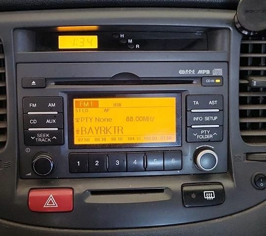 Серый Киа Рио, объемом двигателя 1.4 л и пробегом 205 тыс. км за 3950 $, фото 8 на Automoto.ua