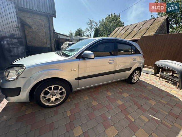 Серый Киа Рио, объемом двигателя 1.4 л и пробегом 223 тыс. км за 4900 $, фото 5 на Automoto.ua