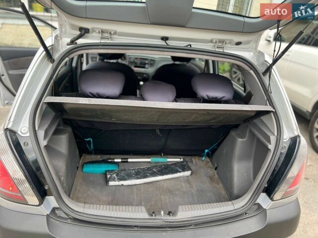 Серый Киа Рио, объемом двигателя 1.4 л и пробегом 155 тыс. км за 3800 $, фото 3 на Automoto.ua