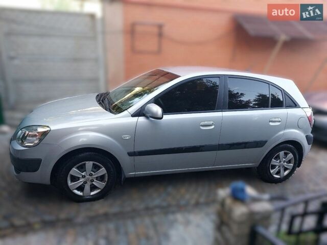 Серый Киа Рио, объемом двигателя 1.4 л и пробегом 33 тыс. км за 5500 $, фото 8 на Automoto.ua
