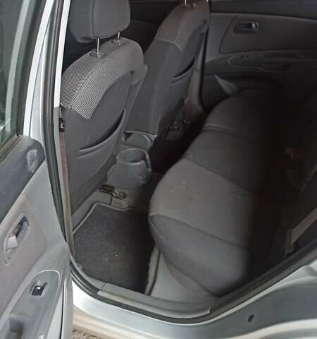 Серый Киа Рио, объемом двигателя 1.4 л и пробегом 220 тыс. км за 4200 $, фото 5 на Automoto.ua