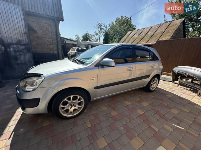 Серый Киа Рио, объемом двигателя 1.4 л и пробегом 223 тыс. км за 4900 $, фото 4 на Automoto.ua