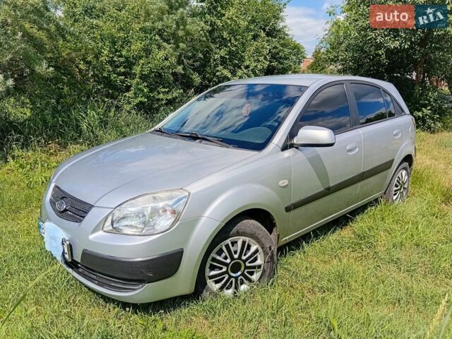 Серый Киа Рио, объемом двигателя 1.4 л и пробегом 220 тыс. км за 3699 $, фото 4 на Automoto.ua