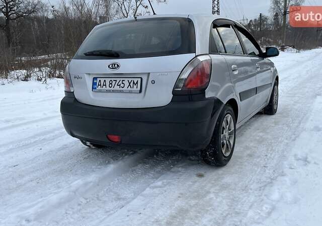 Серый Киа Рио, объемом двигателя 1.4 л и пробегом 271 тыс. км за 4500 $, фото 2 на Automoto.ua