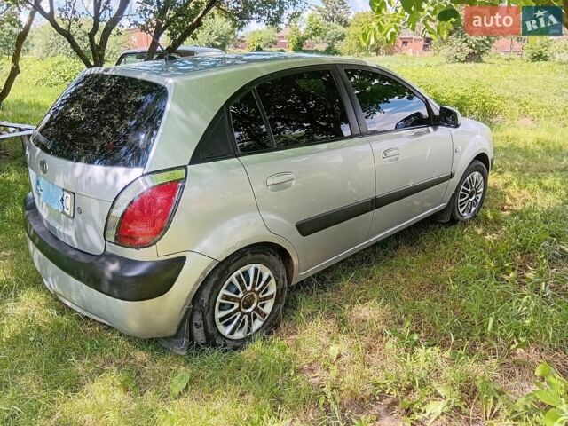 Серый Киа Рио, объемом двигателя 1.4 л и пробегом 220 тыс. км за 3699 $, фото 5 на Automoto.ua