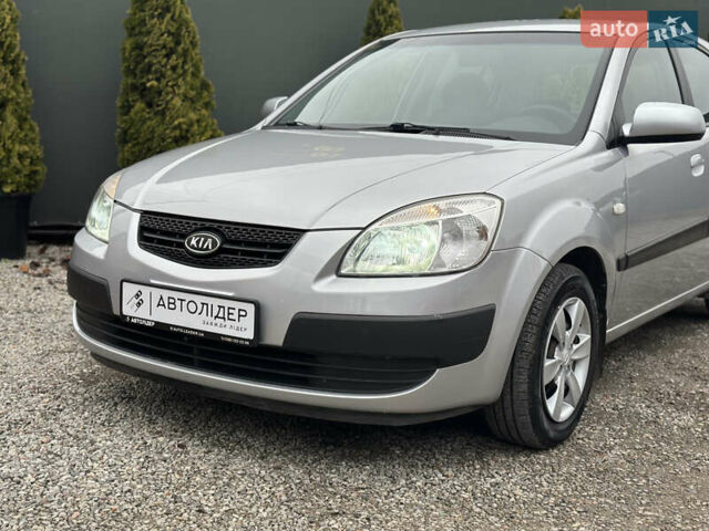 Сірий Кіа Ріо, об'ємом двигуна 1.4 л та пробігом 98 тис. км за 5990 $, фото 2 на Automoto.ua