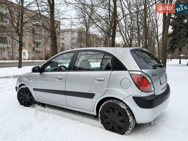 Сірий Кіа Ріо, об'ємом двигуна 1.34 л та пробігом 196 тис. км за 5300 $, фото 12 на Automoto.ua