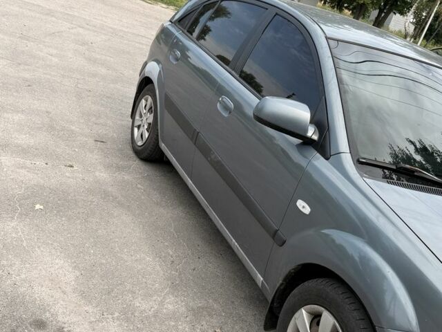 Сірий Кіа Ріо, об'ємом двигуна 1.4 л та пробігом 255 тис. км за 3897 $, фото 3 на Automoto.ua