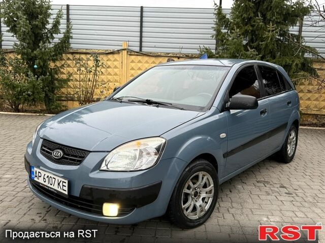 Серый Киа Рио, объемом двигателя 1.4 л и пробегом 17800 тыс. км за 3300 $, фото 2 на Automoto.ua