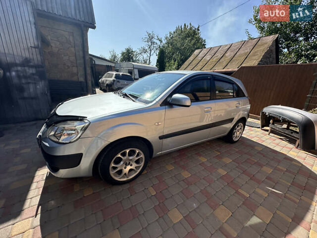 Серый Киа Рио, объемом двигателя 1.4 л и пробегом 223 тыс. км за 4900 $, фото 3 на Automoto.ua