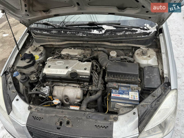 Серый Киа Рио, объемом двигателя 1.4 л и пробегом 236 тыс. км за 4200 $, фото 5 на Automoto.ua