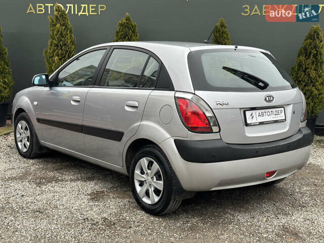 Сірий Кіа Ріо, об'ємом двигуна 1.4 л та пробігом 98 тис. км за 5990 $, фото 9 на Automoto.ua