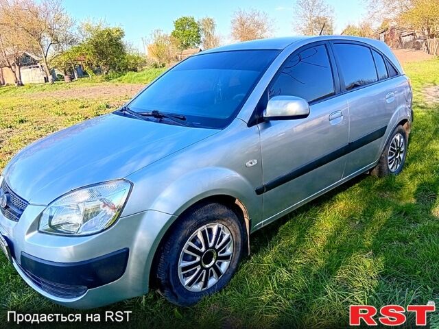 Серый Киа Рио, объемом двигателя 1.4 л и пробегом 220 тыс. км за 3800 $, фото 3 на Automoto.ua