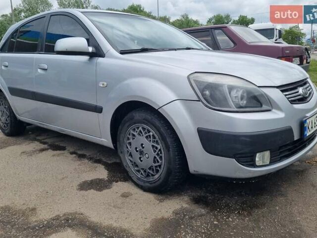 Серый Киа Рио, объемом двигателя 1.4 л и пробегом 270 тыс. км за 4000 $, фото 1 на Automoto.ua