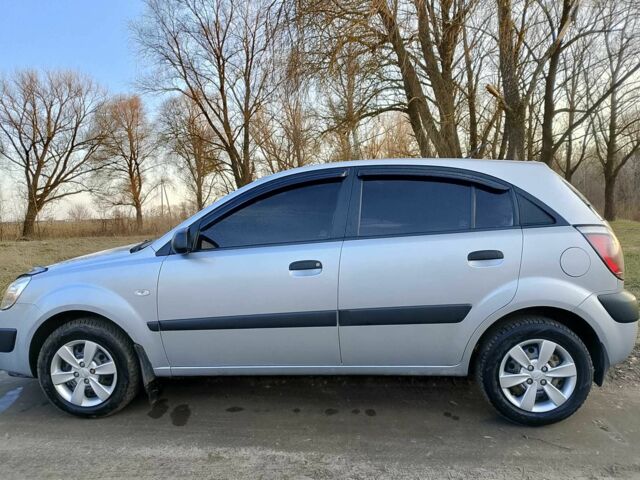 Сірий Кіа Ріо, об'ємом двигуна 1.4 л та пробігом 227 тис. км за 4000 $, фото 12 на Automoto.ua