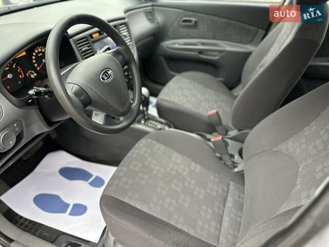 Сірий Кіа Ріо, об'ємом двигуна 1.4 л та пробігом 98 тис. км за 5990 $, фото 12 на Automoto.ua