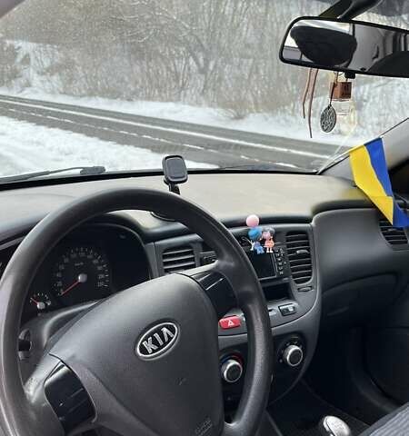 Серый Киа Рио, объемом двигателя 1.4 л и пробегом 271 тыс. км за 4500 $, фото 7 на Automoto.ua