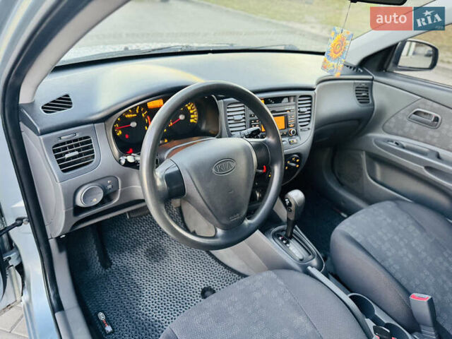 Серый Киа Рио, объемом двигателя 1.4 л и пробегом 190 тыс. км за 6200 $, фото 11 на Automoto.ua