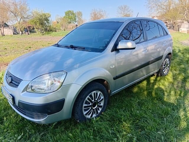Серый Киа Рио, объемом двигателя 1.4 л и пробегом 225 тыс. км за 3800 $, фото 1 на Automoto.ua