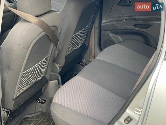 Серый Киа Рио, объемом двигателя 1.4 л и пробегом 188 тыс. км за 4600 $, фото 8 на Automoto.ua