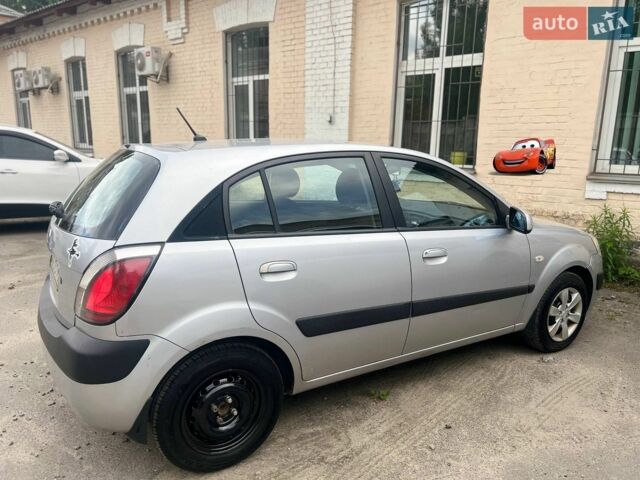 Серый Киа Рио, объемом двигателя 1.4 л и пробегом 155 тыс. км за 3800 $, фото 2 на Automoto.ua