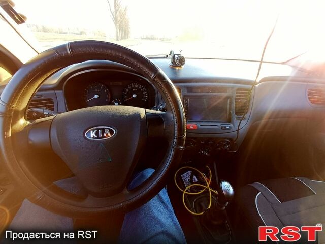 Сірий Кіа Ріо, об'ємом двигуна 1.4 л та пробігом 357 тис. км за 3800 $, фото 6 на Automoto.ua