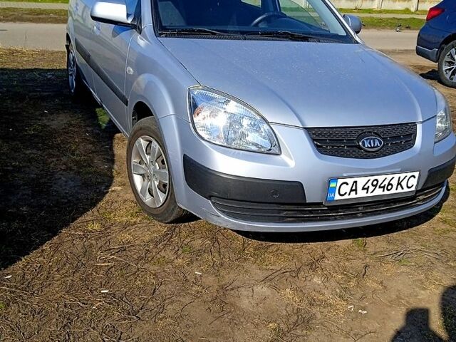 Серый Киа Рио, объемом двигателя 1.4 л и пробегом 135 тыс. км за 5300 $, фото 1 на Automoto.ua