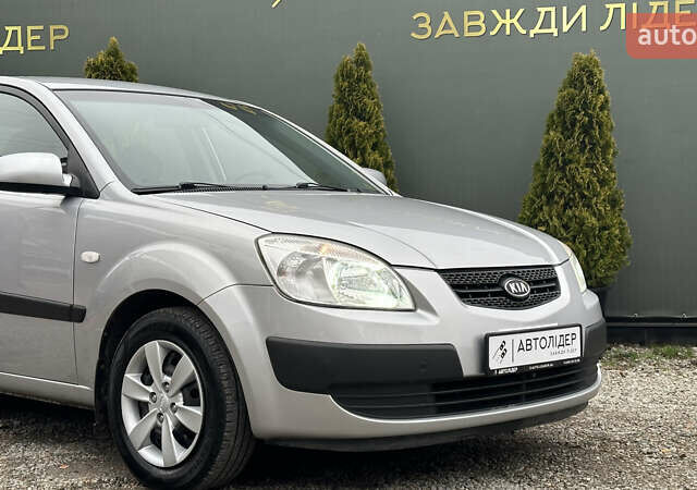 Сірий Кіа Ріо, об'ємом двигуна 1.4 л та пробігом 98 тис. км за 5990 $, фото 5 на Automoto.ua