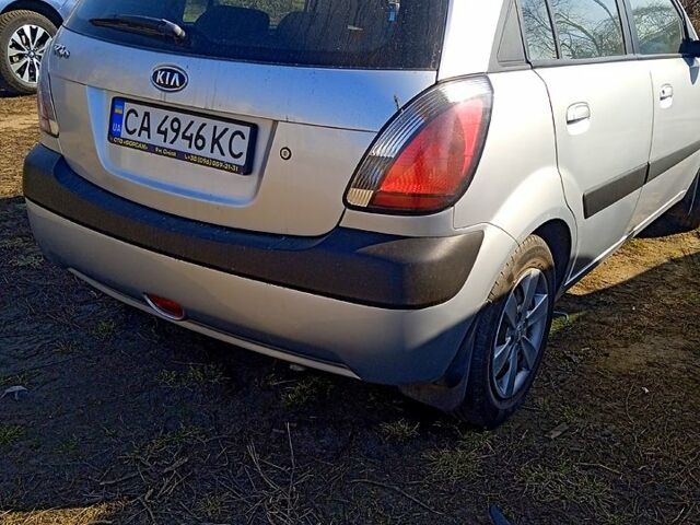 Серый Киа Рио, объемом двигателя 1.4 л и пробегом 135 тыс. км за 5300 $, фото 2 на Automoto.ua