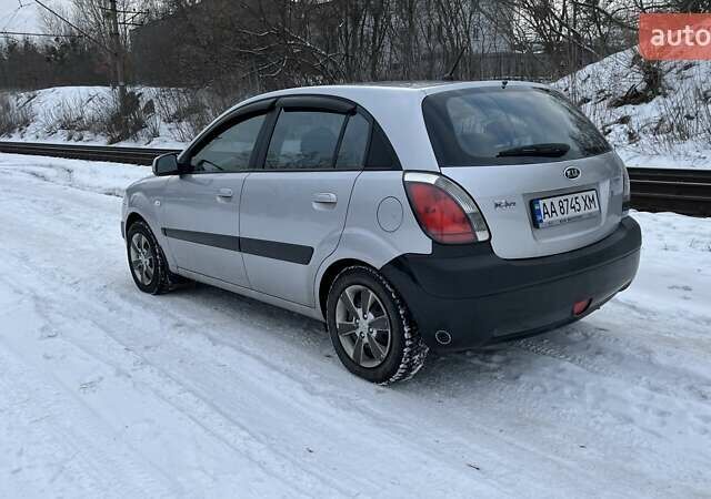 Серый Киа Рио, объемом двигателя 1.4 л и пробегом 271 тыс. км за 4500 $, фото 3 на Automoto.ua