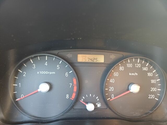 Сірий Кіа Ріо, об'ємом двигуна 1.4 л та пробігом 357 тис. км за 3800 $, фото 7 на Automoto.ua