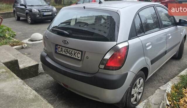 Серый Киа Рио, объемом двигателя 1.4 л и пробегом 130 тыс. км за 4500 $, фото 2 на Automoto.ua