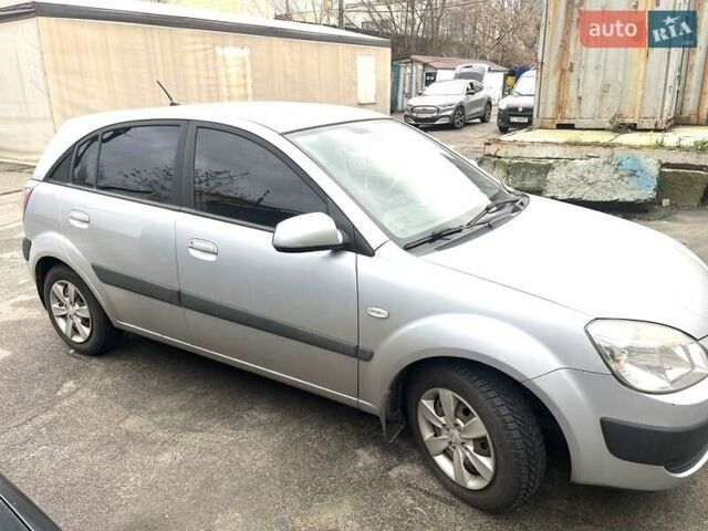 Серый Киа Рио, объемом двигателя 1.4 л и пробегом 95 тыс. км за 7000 $, фото 4 на Automoto.ua