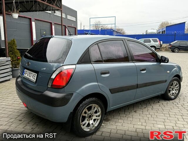 Серый Киа Рио, объемом двигателя 1.4 л и пробегом 17800 тыс. км за 3300 $, фото 4 на Automoto.ua