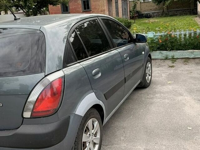 Сірий Кіа Ріо, об'ємом двигуна 1.4 л та пробігом 255 тис. км за 3900 $, фото 2 на Automoto.ua