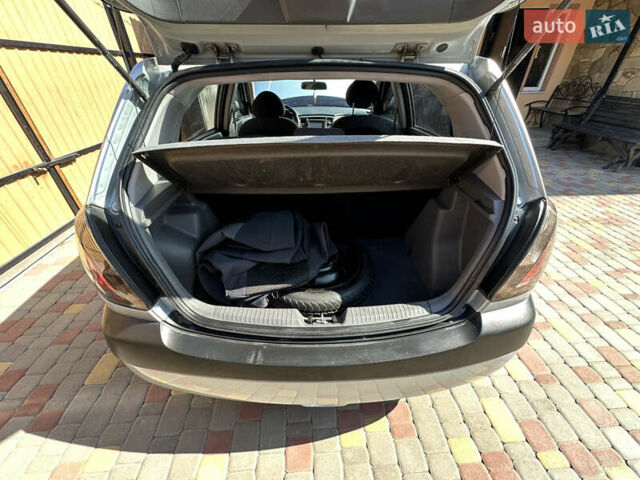 Серый Киа Рио, объемом двигателя 1.4 л и пробегом 223 тыс. км за 4900 $, фото 37 на Automoto.ua
