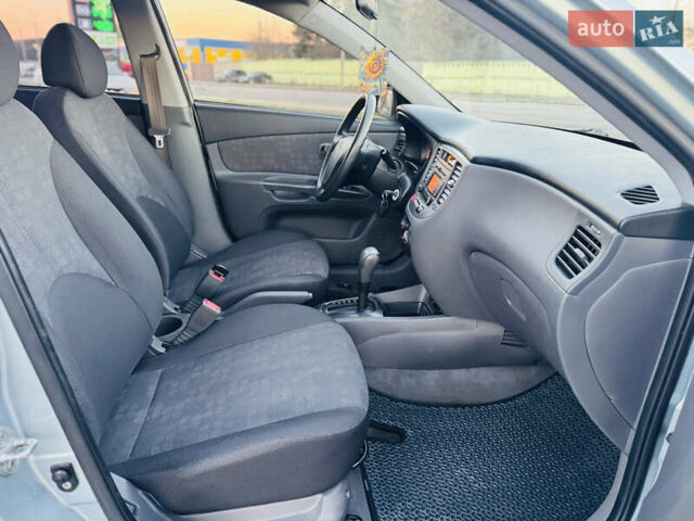 Серый Киа Рио, объемом двигателя 1.4 л и пробегом 190 тыс. км за 6200 $, фото 16 на Automoto.ua